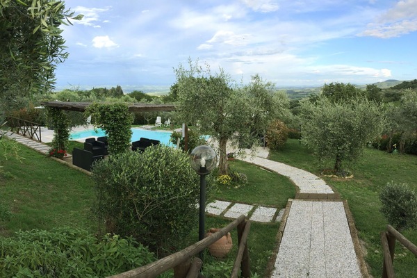 Amenities, Autumn, Building Exterior, Garden, Pool, Spring, Summer