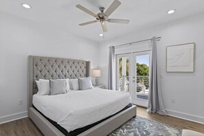 8 bedrooms, iron/ironing board, travel cot, WiFi - Coastal house w/ pool, hot tub & golf cart (Destin)