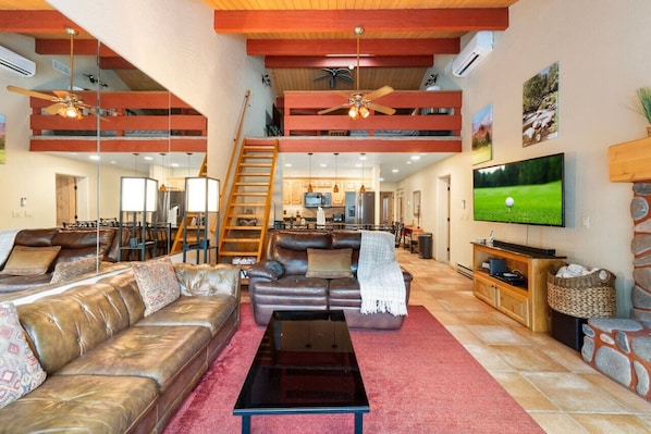 TV, fireplace