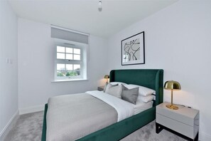Apartment, 2 Queen Beds | 2 bedrooms, iron/ironing board, free WiFi, bed sheets - Prestigious & Luxury 2-bed Apartment in Slough (Slough)