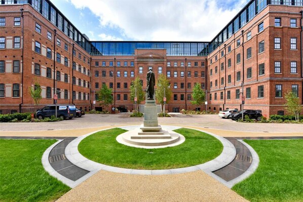 Apartment, 2 Queen Beds | Exterior - Prestigious & Luxury 2-bed Apartment in Slough (Slough)