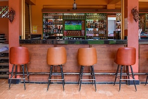 Bar (trong khuôn viên)