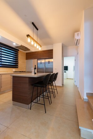 Villa | Private kitchen | Full-size fridge, microwave, oven, stovetop - Huge Pampering Villa 5 BR with Jacuzzi (Rishon LeTsiyon)