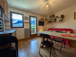 Interior - Charming 19m² Studio for 3 with Terrace and Parking, 5min from Shops & Free Shuttle (Arêches-Beaufort)
