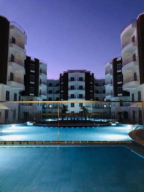 Apartment, 1 Queen-Bett | Pool | Außenpool