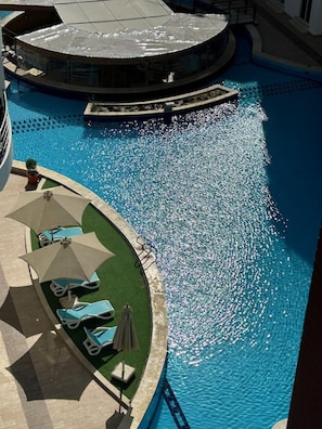 Apartment, 1 Queen-Bett | Pool | Außenpool