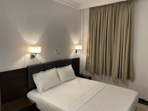 Deluxe Room, 1 Queen Bed, Non Smoking, City View | Premium bedding, in-room safe, desk, laptop workspace