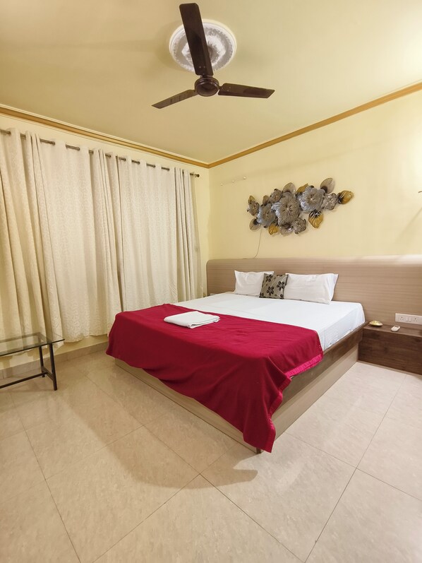 3 chambres, fer et planche à repasser, Wi-Fi, draps fournis