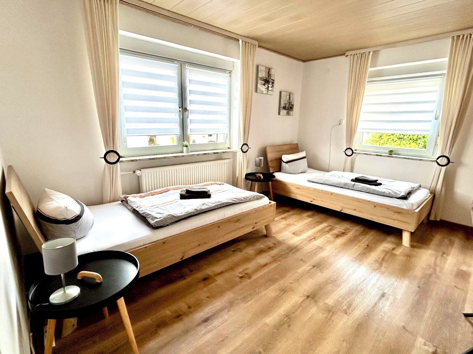4 Schlafzimmer, Schreibtisch, Bügeleisen/Bügelbrett, Reisekinderbett