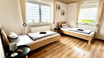 4 Schlafzimmer, Schreibtisch, BĂŒgeleisen/BĂŒgelbrett, Reisekinderbett