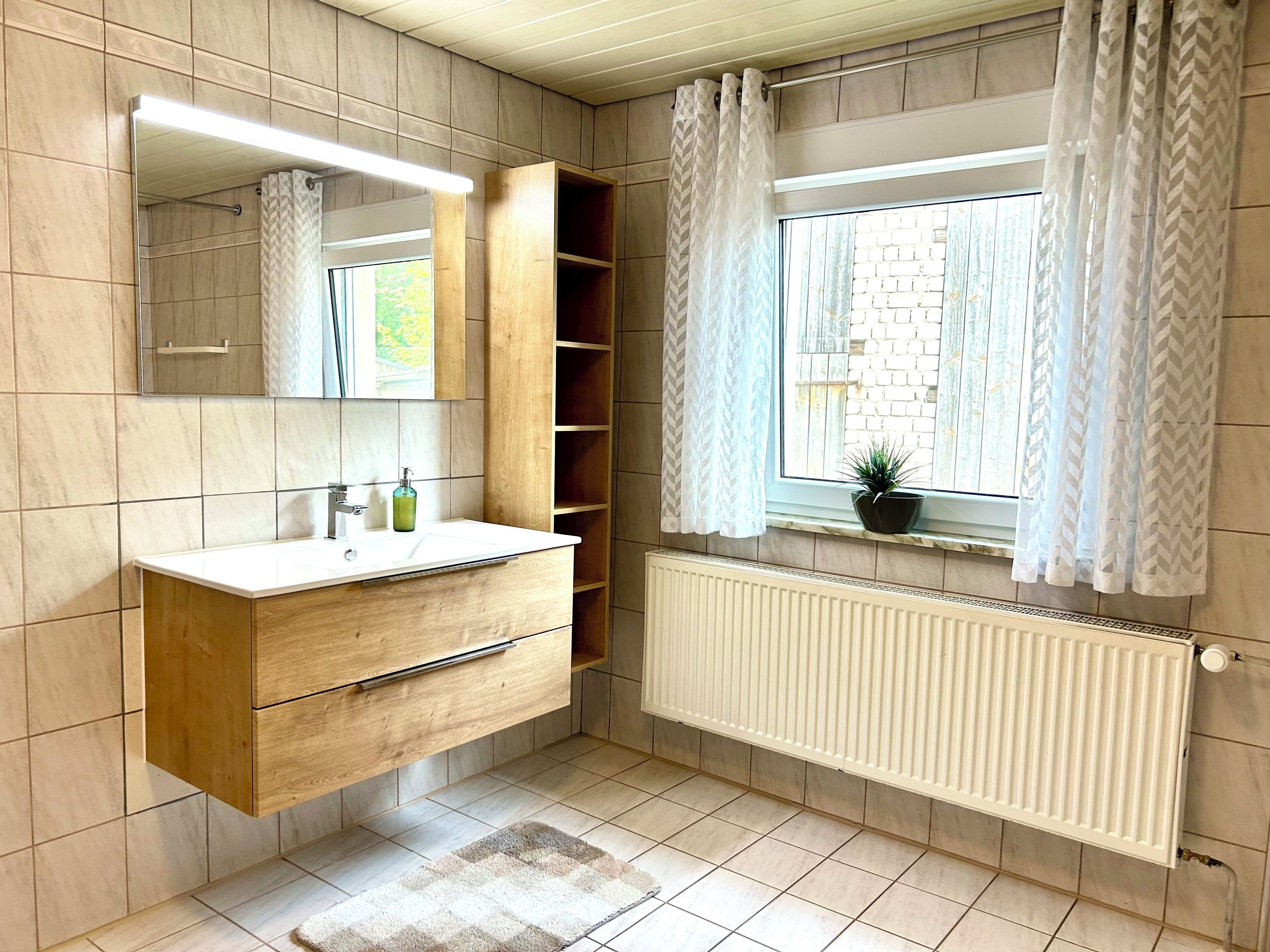 Dusche, Handtücher, Seife, Toilettenpapier