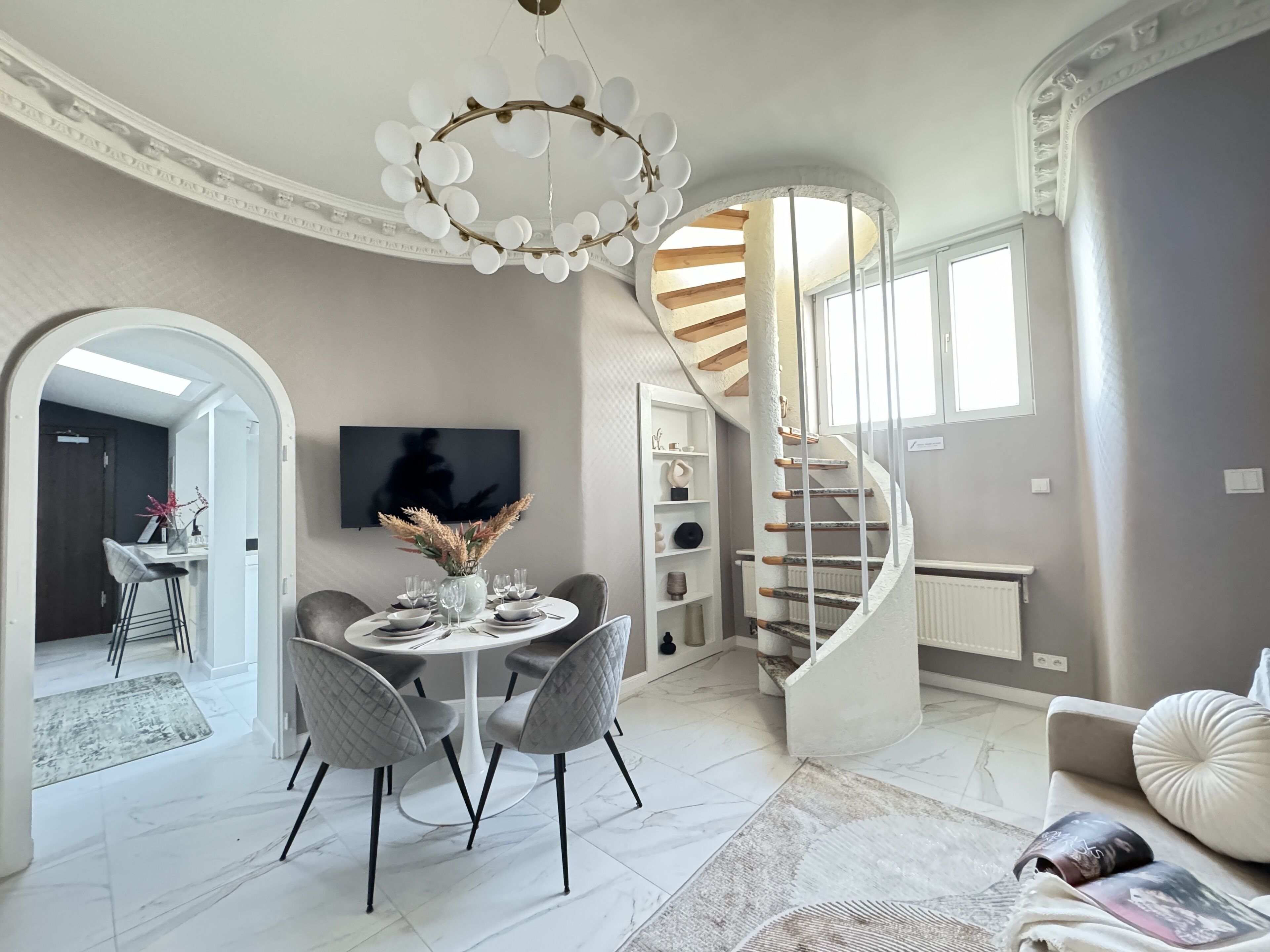 Grand Apartment | Dining room