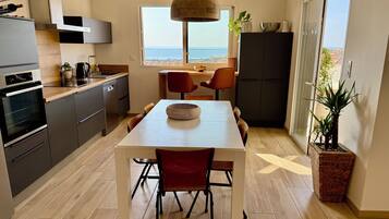 Réfrigérateur, micro-ondes, four, lave-vaisselle