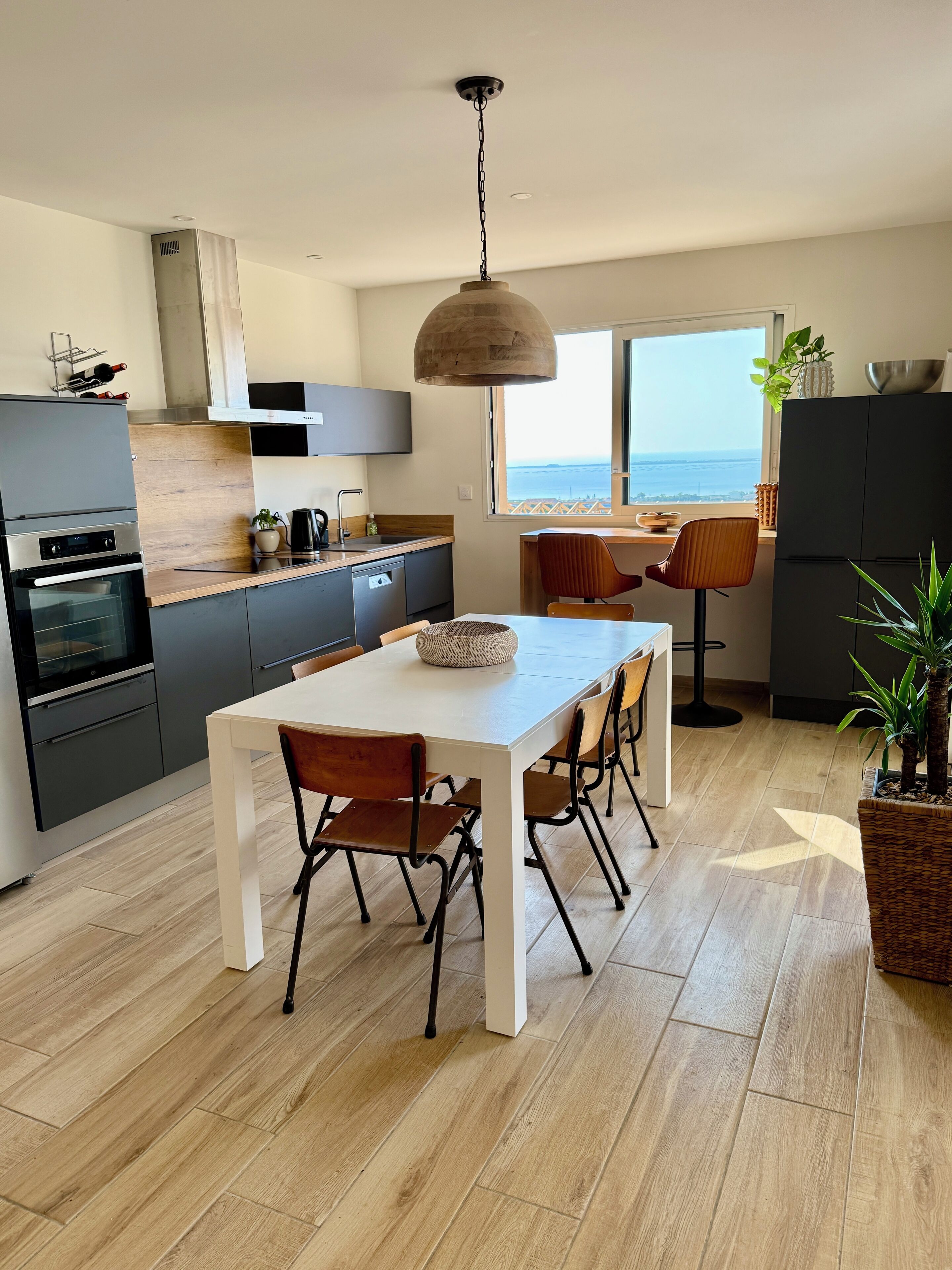 Réfrigérateur, micro-ondes, four, lave-vaisselle