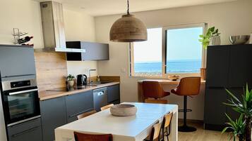 Réfrigérateur, micro-ondes, four, lave-vaisselle