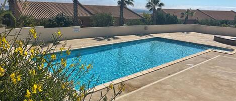 Piscine extérieure, piscine chauffée