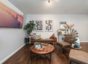Smart TV, video games, books - Both Tribune at Redlands (Redlands)