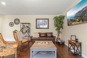 Smart TV, video games, books - Both Tribune at Redlands (Redlands)