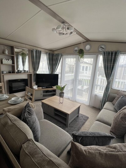 2 Bed Caravan - Sleeps 6 - Parking - Pets