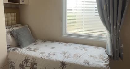 2 Bed Caravan - Sleeps 5 Parking - Pets