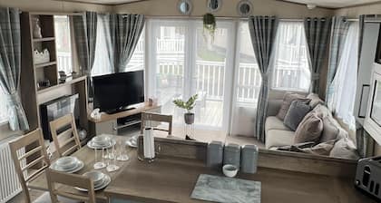 2 Bed Caravan - Sleeps 6 - Parking - Pets