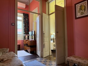 3 bedrooms, iron/ironing board, free WiFi, bed sheets - CASA CITRINO - ROMANTIC GET-AWAY - HISTORICAL OLHAO (Olhão)