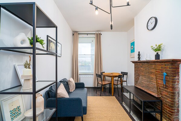 Apartment, 2 Queen Beds | Living area - Stunning 2 Bed Flat In East London (London)