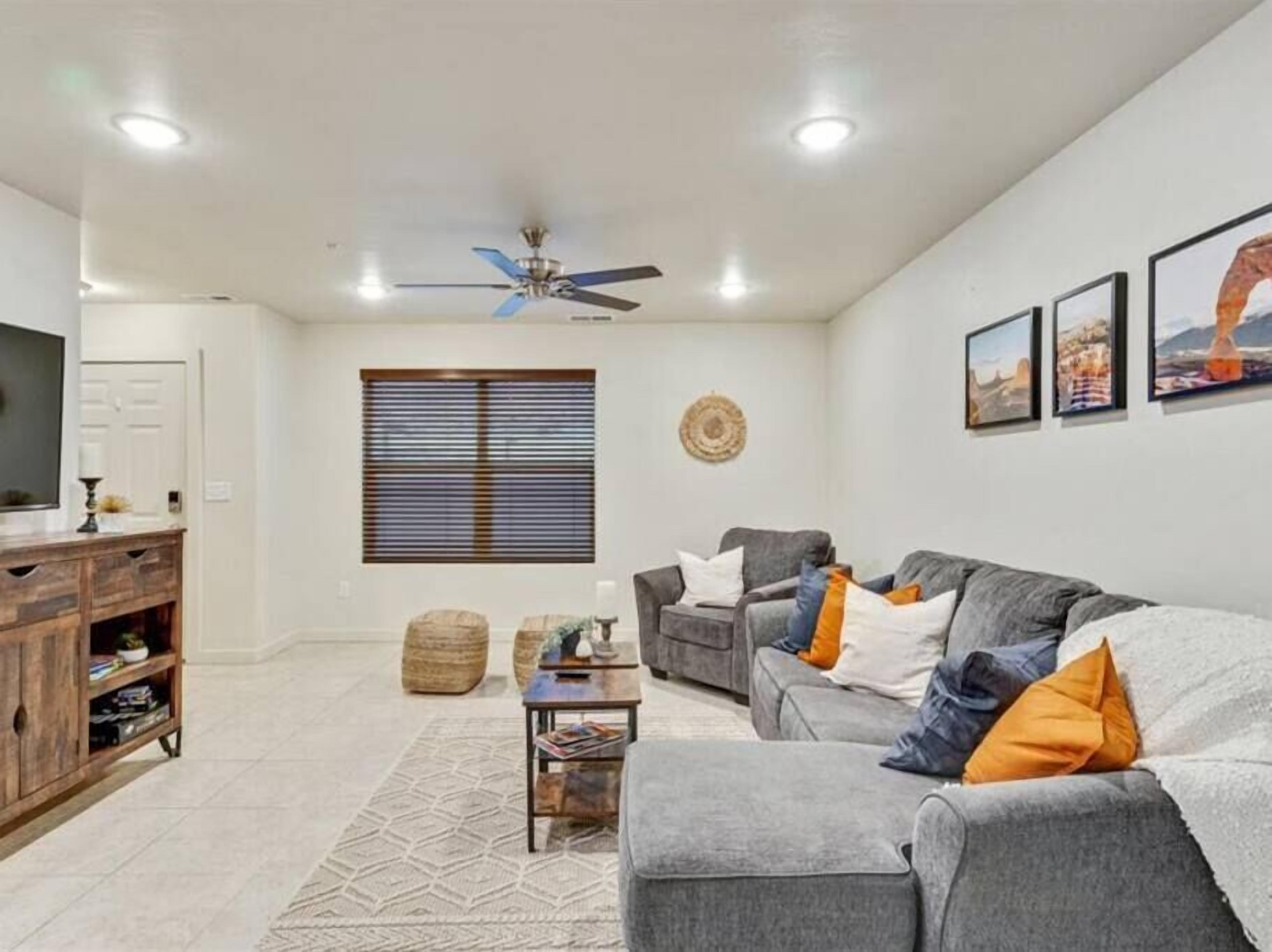 Private Hot Tub, Patio, Pet Friendly!