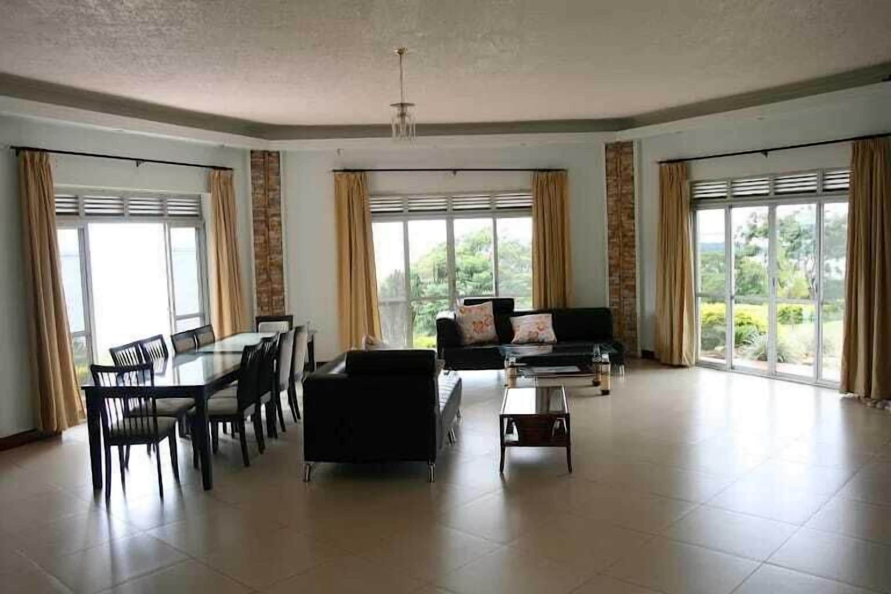 Dobbeltrom – superior | Oppholdsområde | PC-skjermer