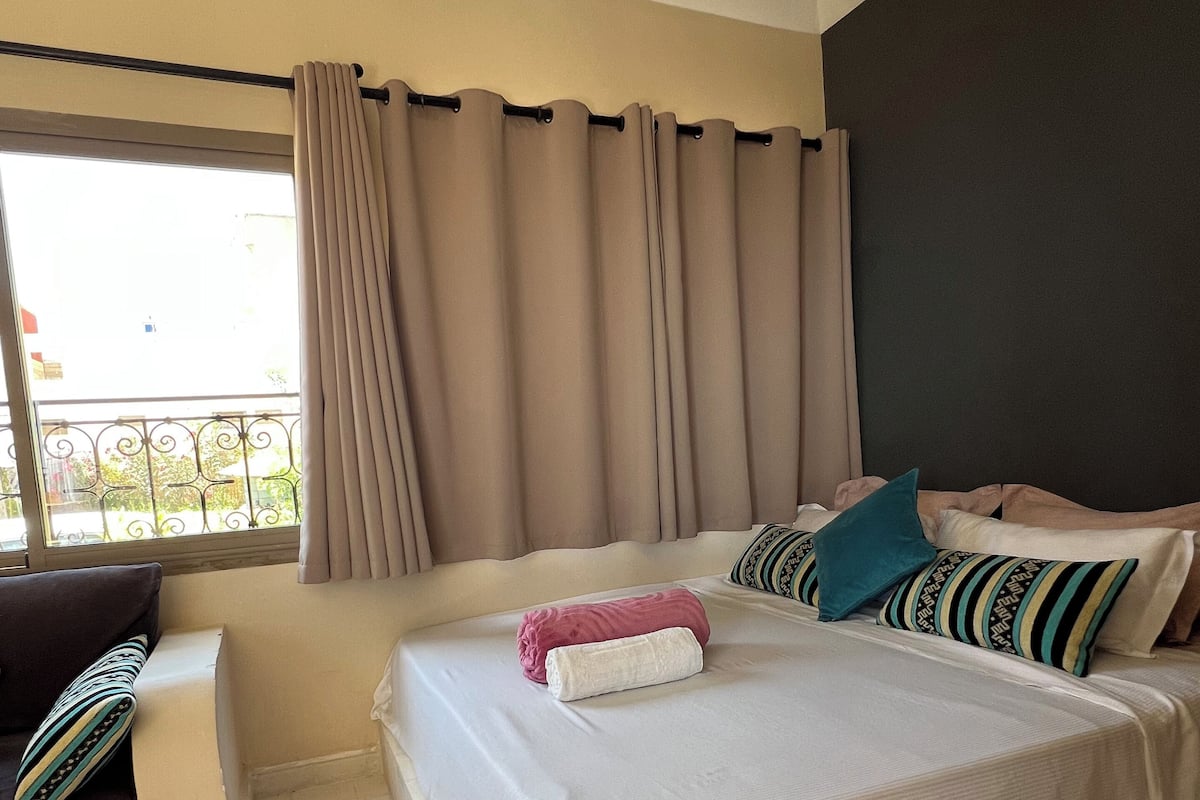Suite clásica | 1 habitación, minibar, escritorio y espacio para trabajar con laptop