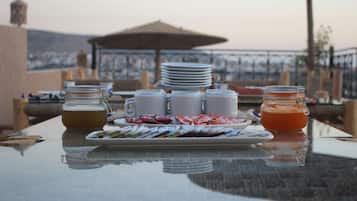 Free daily buffet breakfast