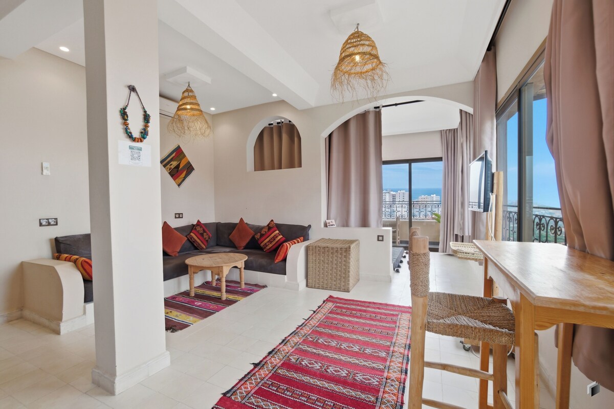 Deluxe Suite | Living area