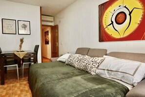 Iron/ironing board, free WiFi