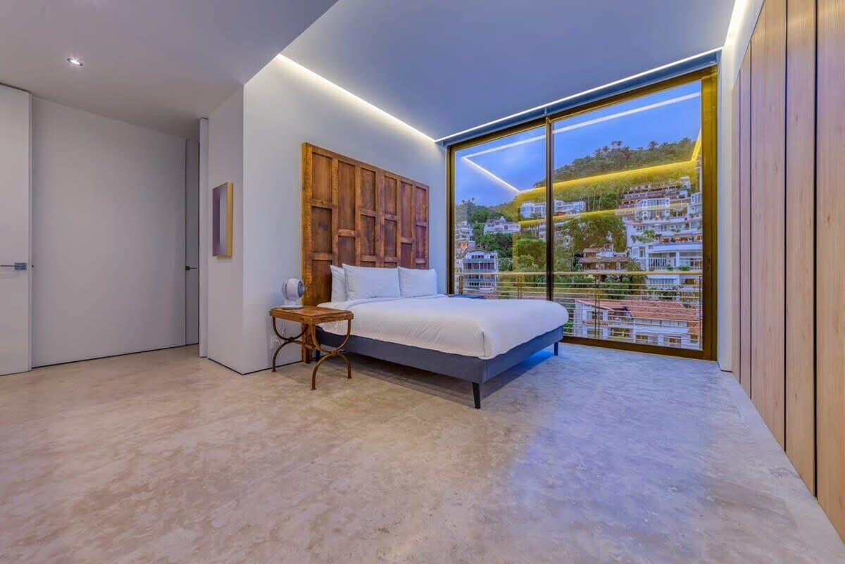 2 bedrooms, iron/ironing board, travel cot, WiFi
