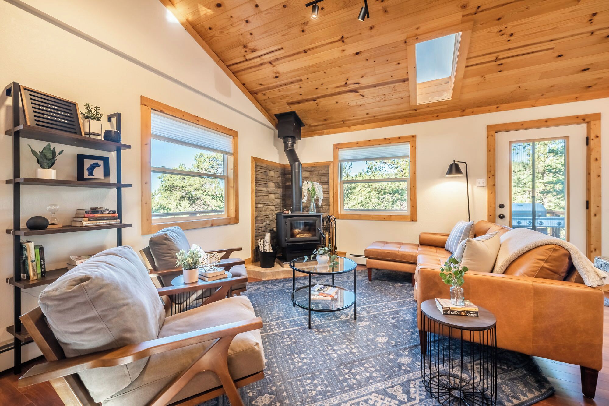 TV, fireplace, offices