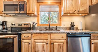 2.5 Acre Mountain Cabin Retreat w/Sauna + Firepit