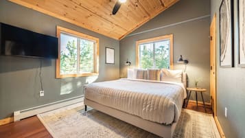 2 bedrooms, desk, iron/ironing board, WiFi