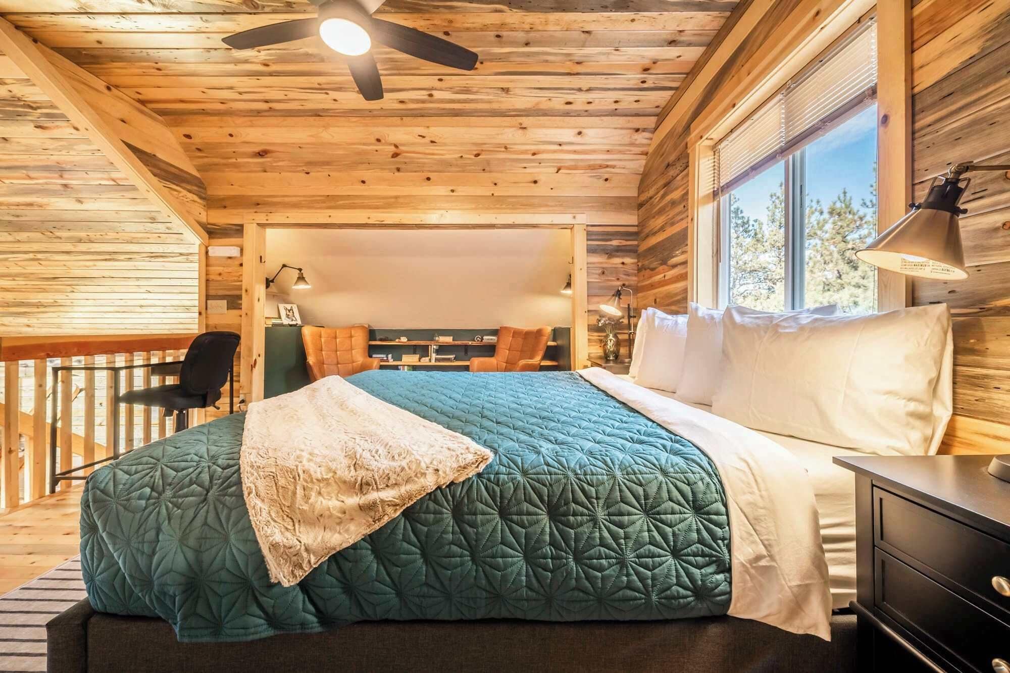 2 soveværelser, skrivebord, strygejern/strygebræt, weekendseng