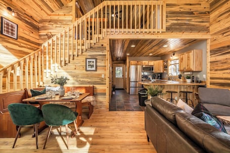 Interior. Dark Sky Views - Firepit - Sauna - Grill - Fishing