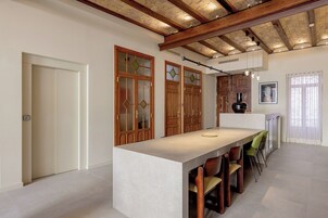 Daily full breakfast (EUR 24 per person)