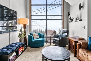 TV, fireplace, DVD player, offices - Skiers' Doorstep | Priv. Hot Tub & Ski In/Ski Out (Big White Mountain)