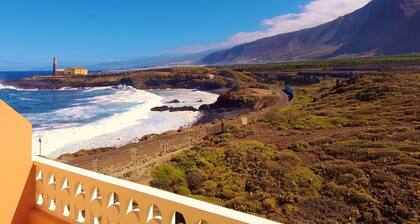 Relax Penthouse sea and mountain views directly on the coast sound of the sea