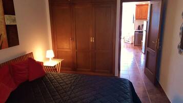 1 bedroom, in-room safe, desk, iron/ironing board