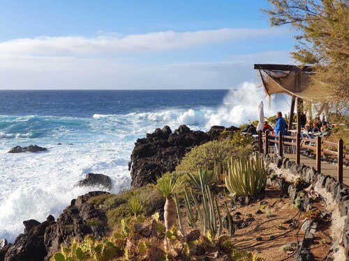 Relax Penthouse sea and mountain views directly on the coast sound of the sea