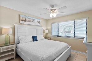 1 bedroom, iron/ironing board, WiFi, bed sheets - Adorable condo with seasonal beach service! (Destin)