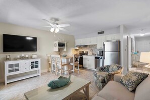 TV - Adorable condo with seasonal beach service! (Destin)