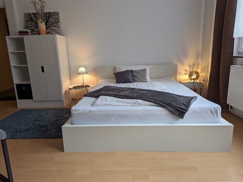 Kleines Studio mit Küchenzeile und Bad, Zentral, Barrierefrei