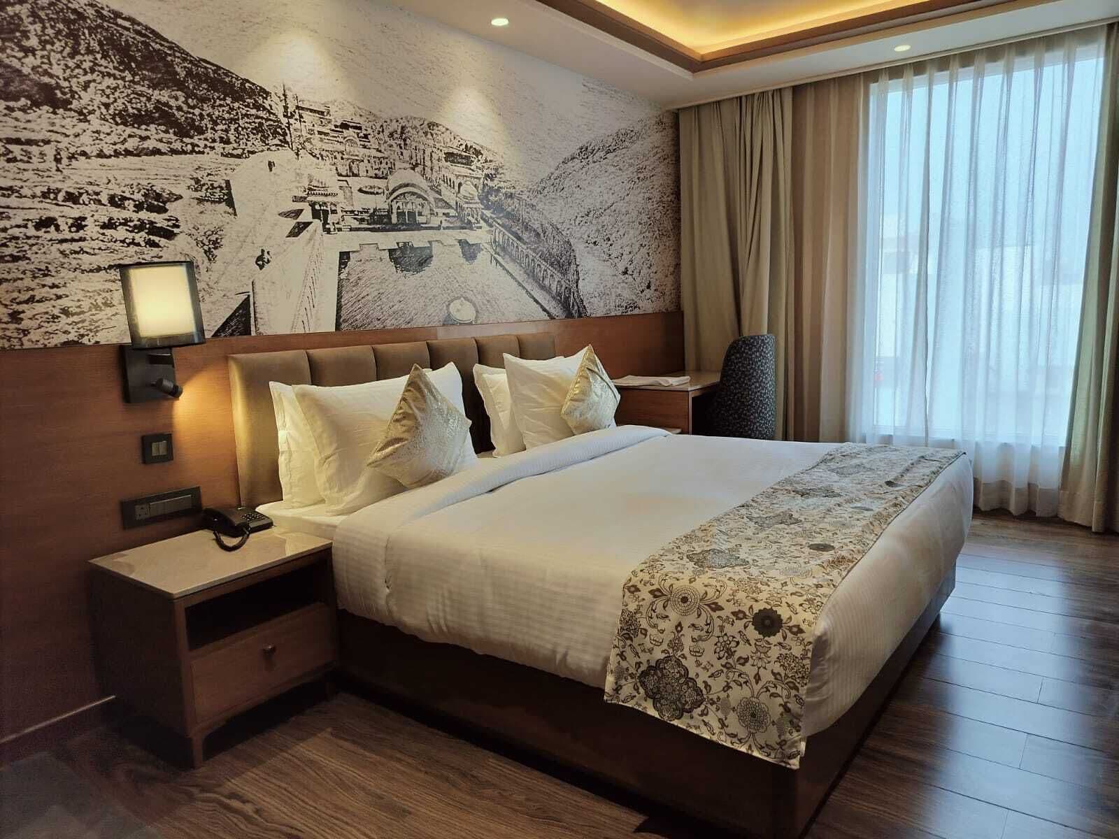 Premium dubbelrum | Sängtillbehör av högsta kvalitet, memory foam-madrasser och skrivbord