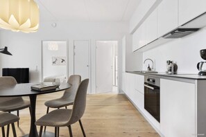 Kühlschrank, Ofen, Herdplatte, Geschirrspüler