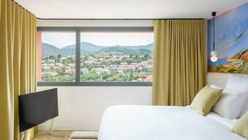 Deluxe Room | Premium bedding, Tempur-Pedic beds, minibar, in-room safe